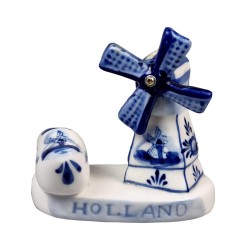 Delfter Blaue Windmühle mit Holzschuhe auf dem Holland-Plateau Delfter Blaue Windmühle mit Holzschuhe auf dem Holland-Plateau