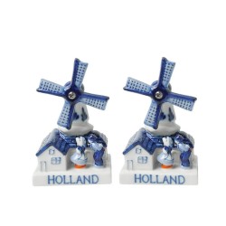 Salt and pepper set Delft blue mill kissing couple Holland Salt and pepper set Delft blue mill kissing couple Holland