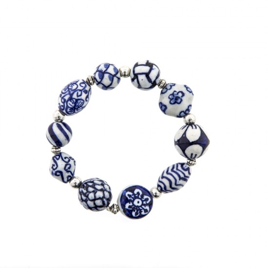 Beautiful bracelet with various hand-painted Delft blue beads alternating with silver-colored beads and various rondelles.