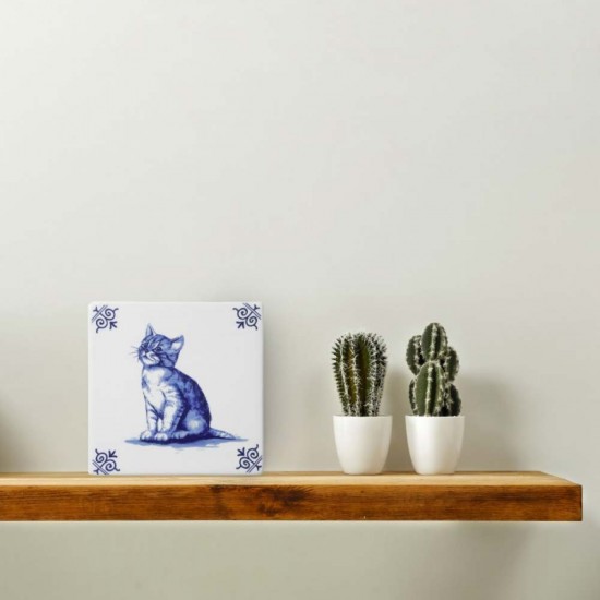 Fliese mit Delfter Blau-Dekor einer Katze. Eine schöne, robuste Fliese aus Delfter Blau-Steingut. 