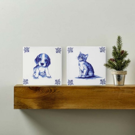 Fliese mit Delfter Blau-Dekor einer Katze. Eine schöne, robuste Fliese aus Delfter Blau-Steingut. 