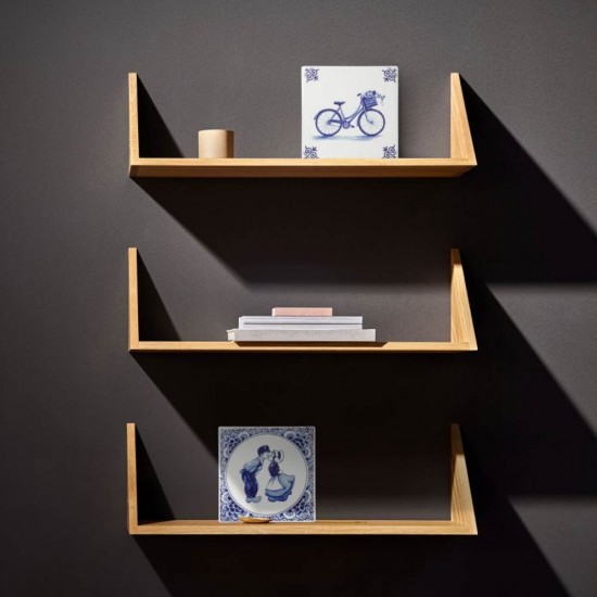 Tile with a Delft blue decoration of canal houses bordered with Delft floral decoration. A beautiful sturdy tile made of Delft blue earthenware.