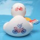 Gummiente mit Fahrräder verziert. Ein originelles niederländisches Mutterschaftsgeschenk und ein schönes Geschenk für den Gummientensammler.
