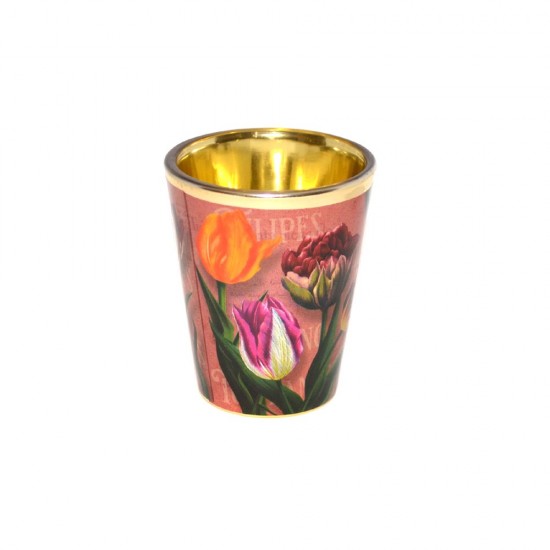 Schnapsglas dekoriert mit Tulpen auf rosa Hintergrund mit dem Text Holland Tulips.