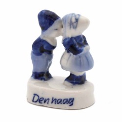 Mini kissing couple delft blue the hague Mini kissing couple delft blue the hague