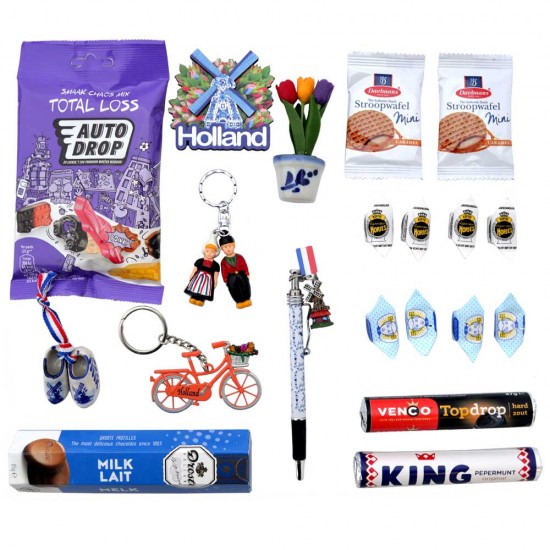 A luxurious wooden gift box filled with popular Dutch souvenirs and delicacies.
