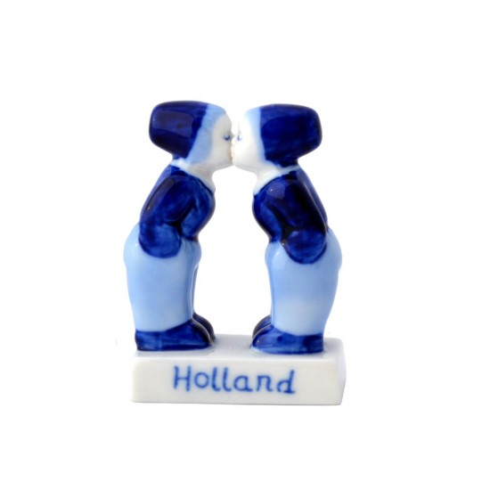 Delfts blauw kussend gay boys koppeltje op voet met Holland