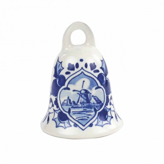 Eine Weihnachtglocke aus Delfter Blau Steingut klassisch dekoriert. Ein bekannter Weihnachtsbaumschmuck aus der Sammlung von Royal Delft (De Koninklijke Porceleyne Fles). Diese Weihnachtsglocke ist mit einer Windmühle in einer Landschaft in Kombination mi Eine Weihnachtglocke aus Delfter Blau Steingut klassisch dekoriert. Ein bekannter Weihnachtsbaumschmuck aus der Sammlung von Royal Delft (De Koninklijke Porceleyne Fles).