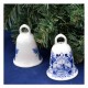 Eine Weihnachtglocke aus Delfter Blau Steingut klassisch dekoriert. Ein bekannter Weihnachtsbaumschmuck aus der Sammlung von Royal Delft (De Koninklijke Porceleyne Fles). Diese Weihnachtsglocke ist mit einer Windmühle in einer Landschaft in Kombination mi Eine Weihnachtglocke aus Delfter Blau Steingut klassisch dekoriert. Ein bekannter Weihnachtsbaumschmuck aus der Sammlung von Royal Delft (De Koninklijke Porceleyne Fles).