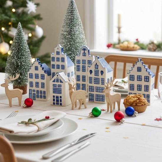 Delfts blauw miniatuurtje van een grachtenhuis met halsgevels. Dit is het tweede huisje uit een serie van 5. Verzamel meerdere huisjes en Decoreer een leuke plek in huis met een straatje van Delfts blauwe  grachtenhuisjes.