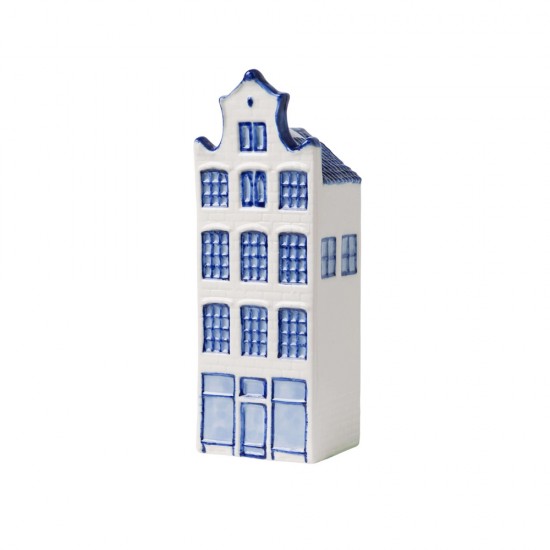 Delfts blauw miniatuurtje van een grachtenhuis met halsgevels. Dit is het tweede huisje uit een serie van 5. Verzamel meerdere huisjes en Decoreer een leuke plek in huis met een straatje van Delfts blauwe  grachtenhuisjes.