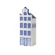Delfts blauw miniatuurtje van een grachtenhuis met halsgevels. Dit is het tweede huisje uit een serie van 5. Verzamel meerdere huisjes en Decoreer een leuke plek in huis met een straatje van Delfts blauwe  grachtenhuisjes.