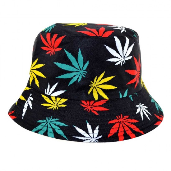Schwarzer Fischerhut mit einer Verzierung aus Cannabisblättern in Rastafarben. Ein gut schützender Fischerhut mit Cannabis-Aufdruck.