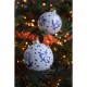 Bringen Sie Charakter, Mut und Tradition in Ihren Weihnachtsbaum mit diesem auffälligen Schiffmacher Royal Blue Tattoo Weihnachtsornament von Royal Delft. Dieses einzigartige Ornament ist Teil der legendären Zusammenarbeit zwischen Henk Schiffmacher, dem 