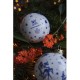 Bringen Sie Charakter, Mut und Tradition in Ihren Weihnachtsbaum mit diesem auffälligen Schiffmacher Royal Blue Tattoo Weihnachtsornament von Royal Delft. Dieses einzigartige Ornament ist Teil der legendären Zusammenarbeit zwischen Henk Schiffmacher, dem 