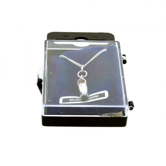 Halskette mit einem Holzschuhanhänger. Der Anhänger ist aus 925er Sterlingsilber. Ein schönes Schmuckstück mit einem niederländischen Symbol, verpackt in einer Schmuckschatulle. Ein schönes Geschenk zum Verschenken oder Beschenktwerden. Halskette mit einem Holzschuhanhänger. Der Anhänger ist aus 925er Sterlingsilber.