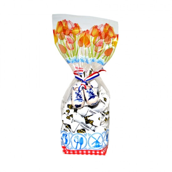 Een vrolijk en fris doorzichtig cadeauzakje met Holland thema gevuld met Holland hopjes.