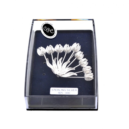 Zilveren broche met tulpen. Dit sieraad is gemaakt van 925 sterling zilver