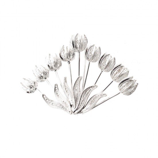 Zilveren broche met tulpen. Dit sieraad is gemaakt van 925 sterling zilver