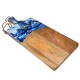 Cheese board with an image of a mill at an old Dutch farm. The cheese board is made of wood and the image in Delft blue is made of high-gloss epoxy.