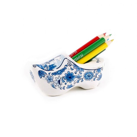 Delft blue clog with a basic set of crayon pencils. The clog is decorated with flowers and a mill and there is a pencil sharpener on the back.
