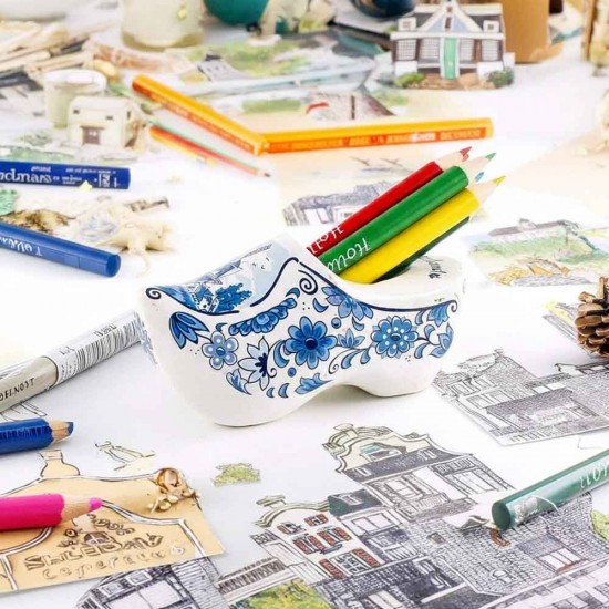 Delft blue clog with a basic set of crayon pencils. The clog is decorated with flowers and a mill and there is a pencil sharpener on the back.