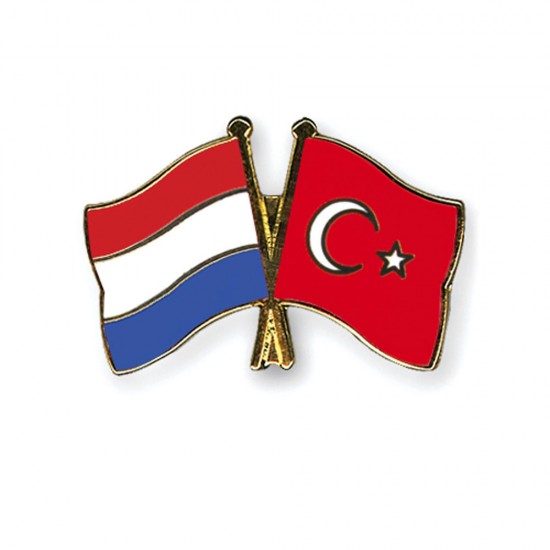 Flaggennadel Niederlande - Türkei, auch Freundschaftsnadel oder Anstecknadel genannt. Luxusversion aus hochwertigem Messing, vergoldet mit Fahnen aus Hartemaille. Mit Butterfly-Verschluss. Flaggennadel Niederlande - Türkei, auch Freundschaftsnadel oder Anstecknadel genannt.