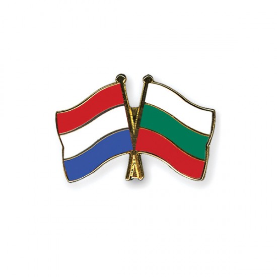 Flaggenpin Niederlande – Bulgarien, auch Freundschaftspin genannt. Luxuriöse Anstecknadel aus hochwertigem Messing, vergoldet mit Flaggen aus Hartemaille. Mit Schmetterlingsverschluss.