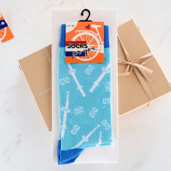 Comfortable light blue socks with a playful Rotterdam 010 design and the recognizable Euromast as a striking detail. Made of a soft cotton blend for a comfortable fit, suitable for both men and women. Perfect for adding a touch of Rotterdam pride to your 