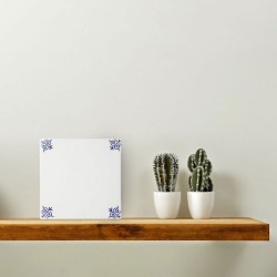 Delfter blaue Fliese mit Eckornament Delfter blaue Fliese mit Eckornament