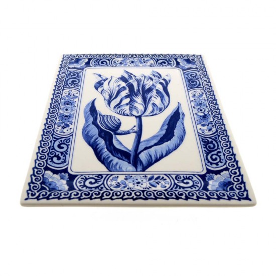 Delfter Blau-Applikation mit einem wunderschönen Bild einer Tulpe, umrahmt mit verschiedenen traditionellen Delfter Blau-Dekorationstechniken