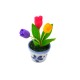 Miniatur-Blumentopf aus Keramik in Delfter Blau mit flexiblen farbigen Tulpen