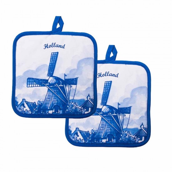 Set of 2 Delft blue potholders decorated with a windmill. The square potholders have a loop to hang them up and are lined on the inside
