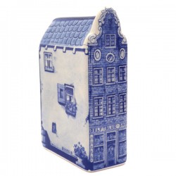 Canal house delft blue souvenir shop