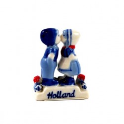 Kissing couple delft blue ceramics red tulips 5 cm Kissing couple delft blue ceramics red tulips 5 cm