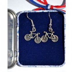 Oorbellen stekers fiets in delfts blauw doosje Oorbellen stekers fiets in delfts blauw doosje