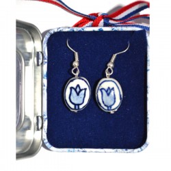 Oorbellen stekers tulp delfts blauw in doosje Oorbellen stekers tulp delfts blauw in doosje